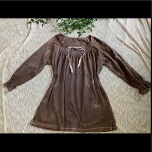 D&CO Distressed Pilgrim Top